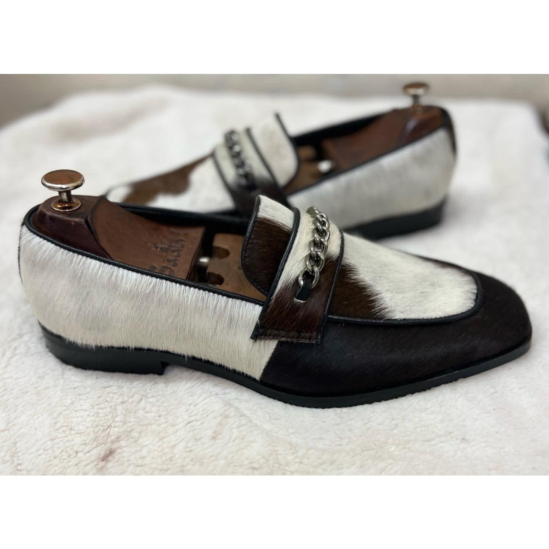 Hairon Leather Loafers With Black Metal Chain