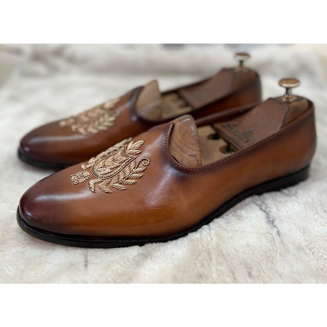 Tan Leather Leaf Zardosi Jalsa